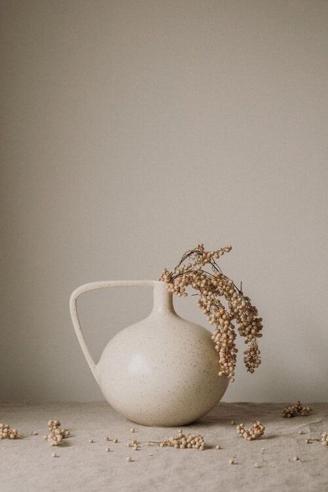 Sculpture Pottery, Object Photography, Purpose Driven, Still Photography, Ceramics Ideas, Diy Pottery, Ceramics Pottery Art, Pottery Sculpture, Diy Vase