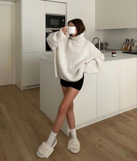 Comfy Home Outfits, Stay At Home Outfits, At Home Outfits, Mode Grunge, Loungewear Outfits, Outfit Invierno, Chill Fits, Winter Fits, Cozy Outfit