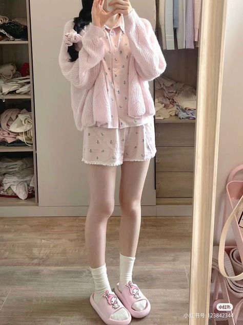 Sanrio Slippers, Stater Pack, Everyday Aesthetic, Kawaii Pajamas, Slippers Outfit, Pajamas Shorts, Coquette Kawaii, Slippers Cute, Kawaii Outfit