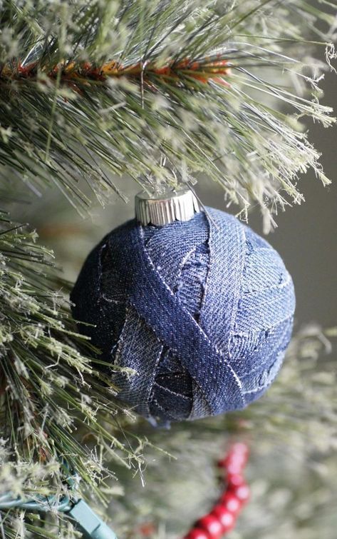 Denim Christmas Ornaments, Bedroom Tree, Denim Christmas, Future Christmas, Homemade Christmas Tree, Small Bathroom Ideas Black, Craft Ornaments, Bathroom Ideas Black, Clear Glass Ornaments