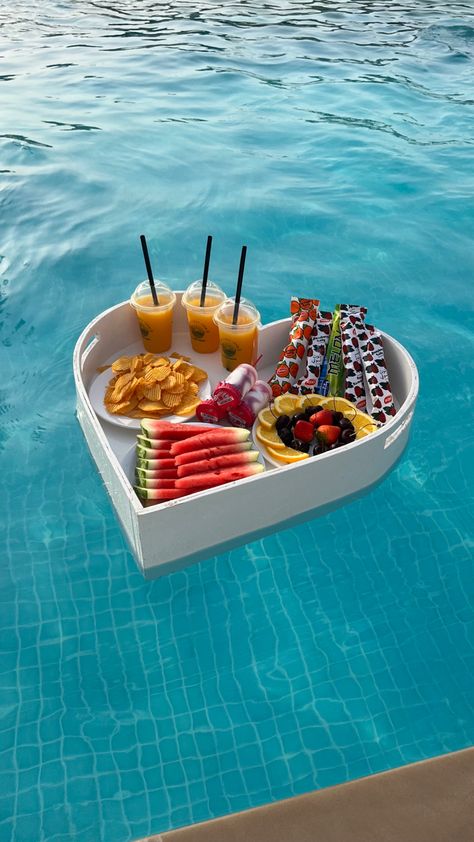 Pool Snacks, Läcker Mat, حلويات صحية, Pool Days, Food Obsession, Pretty Food, Aesthetic Food, Pool Party, Summer Recipes