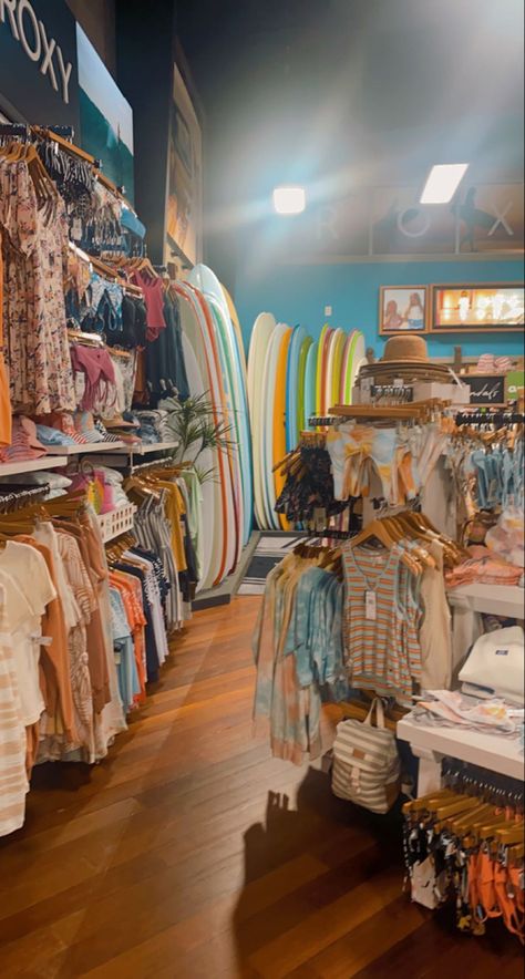 Surf Life Aesthetic, Surf Shop Aesthetic, Surf Shops, Surf Room, Cute Beach Pictures, Summer Board, Beachy Aesthetic, Beach Shopping, Summer Shopping