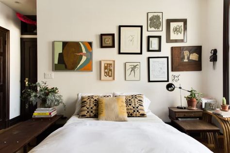 7 Bedroom Trends From Decades Past That Need to Make a Comeback Maximalist Bedrooms, Above Bed Ideas, 70s Interior Design, Mid Century Bar Stools, Frame Arrangement, 70s Interior, Minimalist Bed, Architectural Firm, Bedroom Trends