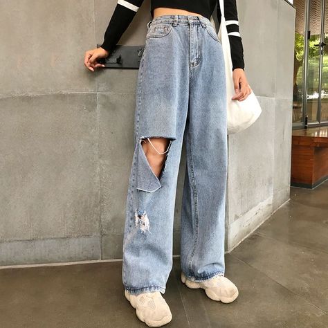 8c00dee24c9878fea090ed070b44f1ab Retro Outfits 80s Style Vintage, Retro Outfits 80s Style, Streetwear Fashion Vintage, Ripped Baggy Jeans, Big Size Fashion, Ripped Jeans Women, Work Pants Women, Woman Jeans, Khaki Jeans