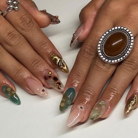 valerie ˖⁺. ༶ ⋆˙⊹ dallas nail artist ❀ (@nailedbyvalz) • Instagram photos and videos Olive Green Nails With Gold, Nail Instagram Story, Nails With Gold Details, Nail Knowledge, Green Nails With Gold, Olive Green Nails, Nail Guide, Olive Nails, Jewelry Nails