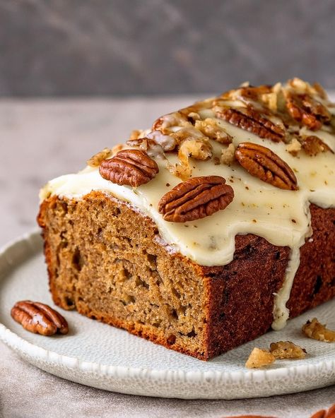 Banana Pecan Bread Hosting A Brunch, Banana Pecan Bread, Pecan Bread, Apple Fritter Bread, Tasty Bread Recipe, Chilled Desserts, Apple Cinnamon Muffins, No Rise Bread, Moist Banana Bread