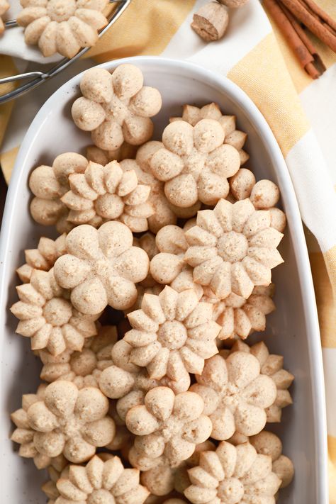 Classic Spritz Cookies, Chai Spice Cookies, Easy Dough, Christmas Cookie Recipes Holiday, Danish Butter Cookies, Spritz Cookies, Cookie Dough Recipes, Delicious Cookie Recipes, Chai Spice