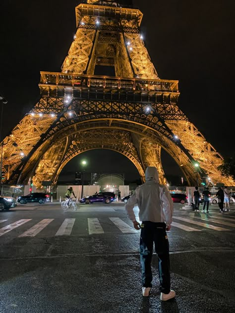 #crtz #paris #night Paris Men Aesthetic, Paris Aesthetic Men, Paris Boy Aesthetic, Paris Outfits Men, Happy In French, Paris Dump, Paris Aesthetic Night, Best Friend Sketches, Paris Instagram Pictures