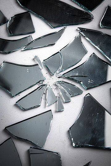 glass crack,crack,creativity,abstract art,mirror powerpoint Cracked Mirror Art, Broken Background, Mirror Shards, Creativity Wallpaper, Cracked Mirror, Art Environment, White Camera, Wedding Icon, Art Mirror