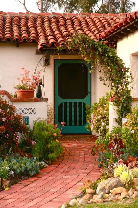 Spanish Tile Elements: A Rustic Elegance - Rustico Tile & Stone Style Hacienda, Mission Style Homes, Spanish Bungalow, Hacienda Style Homes, Mediterranean Home Decor, Door Inspiration, Spanish Style Home, Casas Coloniales, Spanish Style Homes