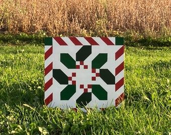 Quilt Wreath, Wood Barn Quilt, Quilts Christmas, Christmas Barn, Green Barn, Christmas Quilt Blocks, Mini Barn, Quilt Christmas, Bird Barn