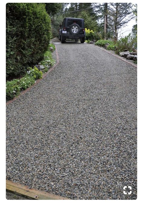 Gravel Driveway Landscaping, Driveway Edging, Modern Driveway, Driveway Installation, Gravel Landscaping, Paver Walkway, Gravel Driveway, Driveway Entrance, Driveway Design