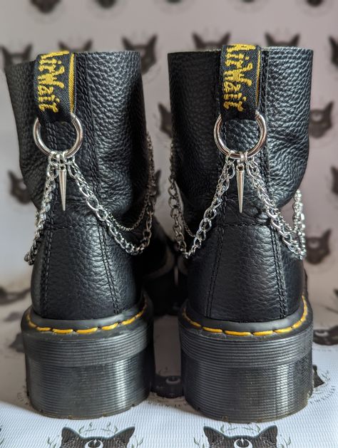 Handmade double chain boot chains. Two lots of 18.5cm boot chains attached via a 2.8cm caribeaner clip. The longest 18.5cm chain and shortest 16.5cm chain attach to the laces via a large lobster claw clip.  *Our boot chains come as a pair and are pictured on Dr Martens Sinclairs.  If you need a custom length making, please do not hesitate to contact us! Doc Marten Chain, Shoes With Chains, Shoe Chains, Dr Martens Sinclair, Chain Boots, Shoe Chain, Sewing Tshirt, Alt Fits, Boot Chains