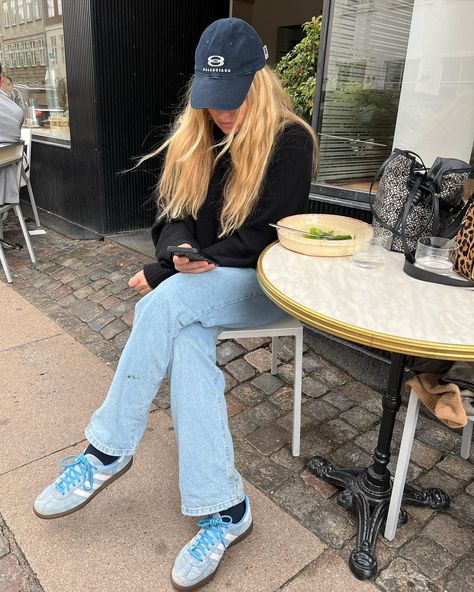 Sidsel Alling (@sidselalling) • Instagram photos and videos Blue Adidas Outfit, Outfits With Baggy Jeans, Adidas Gazelle Outfit, Adidas Spezials, Adidas Samba Outfits, Samba Outfits, Adidas Outfits, Looks Adidas, Samba Adidas