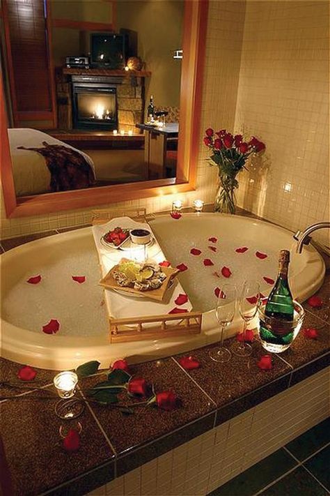 Looking forward to romantic bath time with my girl @Harlot ... ~dreams~ Bath Romantic, Bathtubs Ideas, Romantic Bathrooms, Romantic Bath, Dream Dates, Couple Romantic, Romantic Room, Romantic Candles, Valentines Day Date