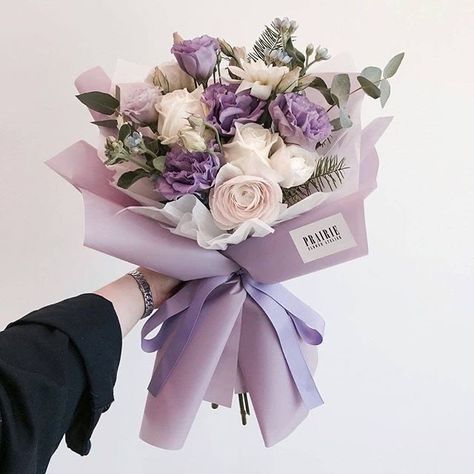 Flower Boquet, Graduation Flowers, Flower Bouquet Diy, Purple Bouquet, Boquette Flowers, Desain Signage, A Bouquet Of Flowers, Flowers Bouquet Gift, How To Wrap Flowers