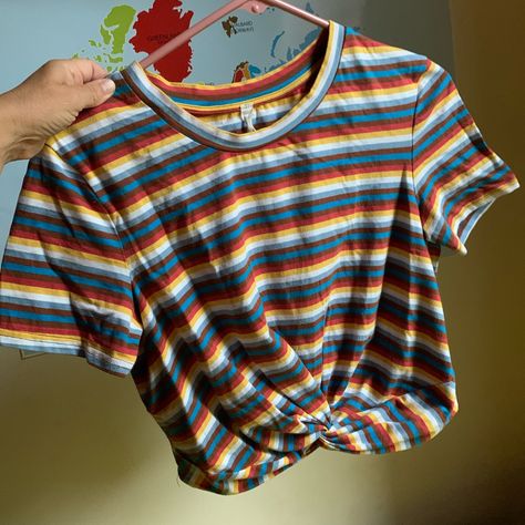 Sad To See This Go! Never Worn, Excellent Condition. Adorable Crisp Striped Retro Feel Pattern, Twisted Crop. Stretchy Buttery Cotton. Styling Striped Shirt, 80s Vintage Outfits, 80's Clothes, 80s Tops, 80s Clothes, 80s Shirts, 80s Outfit, 90s Aesthetic, Fame Dr