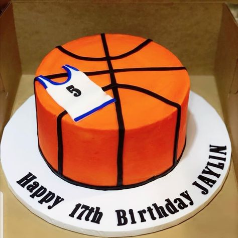 Bento Cake Basketball Design, Basketball Cake For Boys, Basketball Cake Design Birthday, Sports Theme Birthday Cake, Cake Pop Recipes, Basketball Birthday Cake, Cake Valentine, Cake Basket, Fondant Tips