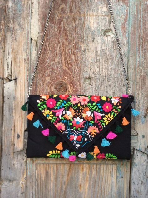 Embroidered boho bag Bags Embroidery, Pochette Diy, Bags Diy, Ethnic Bag, Bohemian Bags, Knitting Bag, Diy Bags, Embroidery Bags, Bag Diy