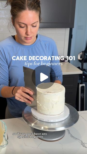 Cake Finishing Ideas, How To Practice Cake Decorating, How To Buttercream A Cake, How To Put Fondant On A Round Cake, Cake Edges Decoration, How To Smooth Buttercream On Cake, How To Cover A Cake With Buttercream, Basic Cake Decorating Ideas, Beautiful Buttercream Cake Designs