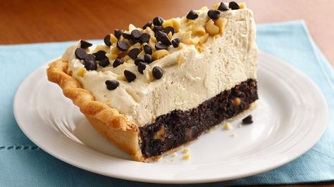 A creamy peanut butter filling tops a brownie layer, all in a flaky pie crust. Brownie Pie Recipe, Peanut Butter Brownie, Brownie Pie, Peanut Butter Filling, Peanut Butter Pie, Peanut Butter Brownies, Butter Pie, Peanut Butter Chips, Köstliche Desserts