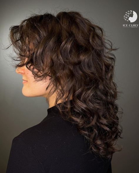 Cute Long Wavy Cut with Layers Wavy Haircut Women, Good Haircuts For Wavy Hair, 2a Haircut, Deva Haircut, Deva Cut Curly Hair, Mullet Curly, Deva Cut, Natural Curly Hair Cuts, Wolf Haircut