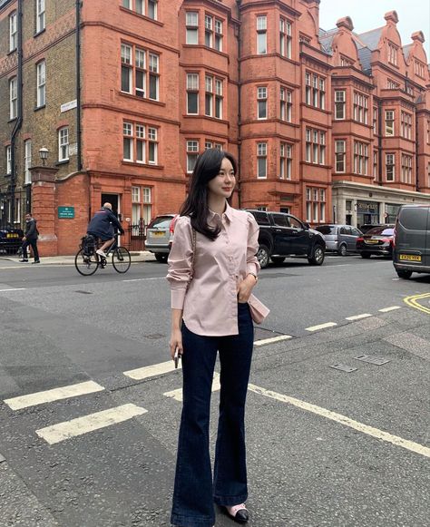 Korea Working Outfit, Outfit Celana Cutbray, Ootd Celana Cutbray, Cutbray Jeans Outfit, Berkain Outfit, Style Kuliah, Outfit Kantor, Outfit Kerja, Style Kemeja