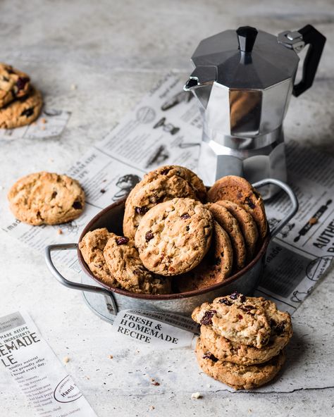 Grey Food, Cookies Photography, Dinner For Family, Bread Photography, Family Meal Recipes, Food Photography Lighting, Food Photography Dessert, Dinner Recipes Healthy Family, Baking Photography