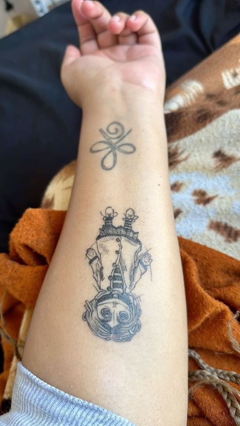 Coraline Tattoo Quotes, Coraline Dog Tattoo, Hotel Transylvania Tattoo Ideas, Coraline Flowers Tattoo, Coraline House Tattoo, Tattoos Inspired By Movies, Coraline Dragonfly Tattoo, Tattoo Ideas Coraline, Movie Themed Tattoos