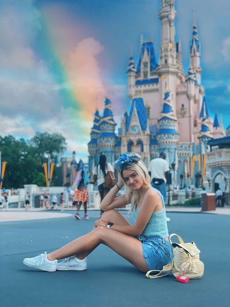 Magic Kingdom Disney World Photo Ideas, Disneyland Castle Pictures, Magic Kingdom Photo Ideas, Disneyworld Pictures, Disney World Photo Ideas, Magic Kingdom Castle, Kingdom Castle, Disney Poses, Disney Graduation