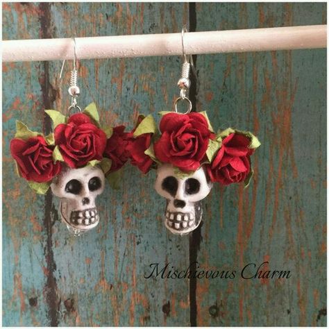 Diy Day Of The Dead, Every Day Fashion, Sugar Skull Jewelry, Day Fashion, Skull Jewelry, Skull Earrings, Halloween Earrings, Halloween Jewelry, Day Of The Dead