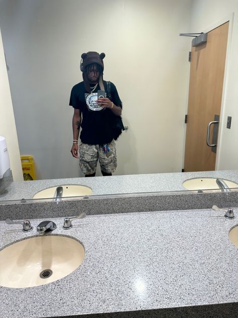 Fitty, outfit of the day, ootd, streetwear, streetwear outfit, fashion, fashion inspo, camo, safety bear hat, vintage, vintage outfit Bear Hat Outfit, Safety Bear Hat, Hat Outfit Men, Ootd Streetwear, Vintage Outfit, Bear Hat, Outfits With Hats, Streetwear Outfit, Fashion Fashion