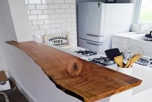 Peninsula Kitchen Design, Rustic Countertops, Wood Bar Top, Kitchen Peninsula, Kitchen Island Bar, Diy Casa, Live Edge Wood, Natural Home Decor, Wood Bar