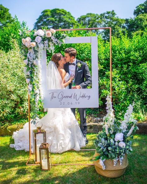 Sustainable Garden Design, Diy Wedding Photo Booth, Photo Backdrop Wedding, Dream Wedding Decorations, Wedding Planning Decor, Copper Frame, Wedding Entrance, Wedding Decor Style, Wedding Activities