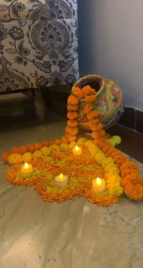 Laxmi Pujan Diwali Decoration, Flower Decoration For Pooja, Entryway Decor Indian, Diwali 2024, Happy Diwali Photos, Ganesh Chaturthi Decoration, Home Flower Decor, Thali Decoration Ideas, Ganpati Decoration At Home