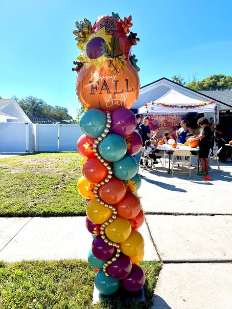 Fall Festival Balloon Columns, Fall Column Decorations, Fall Balloons Decorations, Fall Balloon Columns, Fall Balloon Decor, Ballon Tower, Thanksgiving Balloon Garland, Thanksgiving Balloons, Fall Birthday Decorations