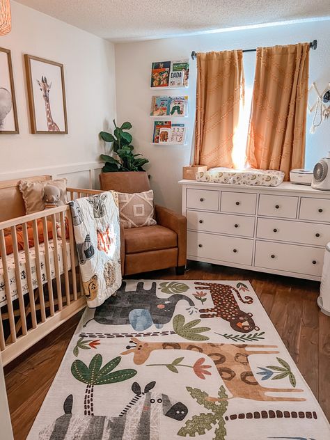 Gender Neutral Nursery Apartment, Gender Neutral Nursery Jungle, Modern Nature Nursery, Nursery With Natural Wood Crib, Apartment Friendly Nursery Ideas, Gender Neutral Nursery Boho, Nursery Gender Neutral Themes, Cute Nursery Ideas Gender Neutral, Gender Neutral Baby Room Ideas