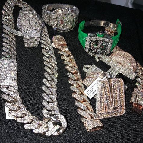 💎 Iced Out Watches n' Chains 💎 on Instagram: “Table's hella stacked wit ICE 🥶🥶 . ➡️DROP a follow for more ↪️TURN on Post-Notification 🙋‍♂️TAG your Friends ⏩SAVE it for later 🚀SHARE it . 📸…” Diamond Grillz, Rapper Jewelry, Expensive Jewelry Luxury, Dope Jewelry, Money And Happiness, Brighton Jewelry, Expensive Jewelry, Hip Hop Jewelry, Girly Jewelry