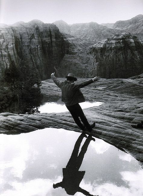 Jimmy Mitchell Paul Newman on the set of Buch Cassidy and The Sundance Kid Directed by Roy Hill 1969 | by arenaelena20 Rodney Smith, Sundance Kid, Western Film, American Western, Robert Redford, Paul Newman, On Set, Black And White Photography, Picture Show