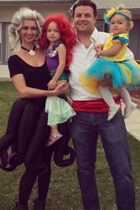 Disney Family Costumes: 20 Magical Ideas For Halloween Night Kostum Disney, Family Costumes For 3, 3 People Halloween Costumes, Disney Family Costumes, Family Halloween Costume Ideas, Costume Family, Amazon Halloween, Family Halloween Costume, Mermaid Halloween Costumes