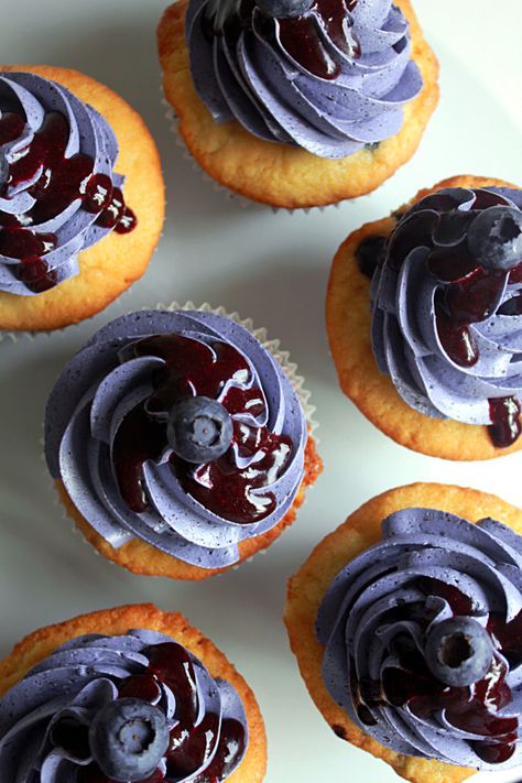 Ultimate Blueberry Cupcakes - Oh Sweet Day! Blog Blueberry Cake Pops, Cupcake Blueberry, Blueberry Buttercream Frosting, Blueberry Icing, Blueberry Cupcakes Recipe, Blueberry Buttercream, Buttermilk Blueberry Muffins, Blueberry Cupcake, Buttermilk Blueberry