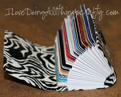 (I) (L)ove (D)oing (A)ll Things Crafty!: DIY "Credit Card" Wallet Diy Card Wallet, Credit Card Holder Diy, Card Holder Diy, Wallet Sewing Pattern, Duct Tape Wallet, Duct Tape Crafts, Sac Diy, Wallet Tutorial, Credit Card Holder Wallet