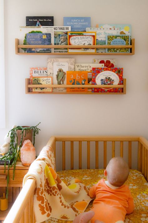 70s Style Nursery, 90s Nursery Theme, Mid Century Baby Room, Cottagecore Nursery Aesthetic, Colorful Nursery Boy, Mid Century Nursery Boy, Colourful Baby Nursery, Bold Nursery Ideas, Paintings For Baby Room