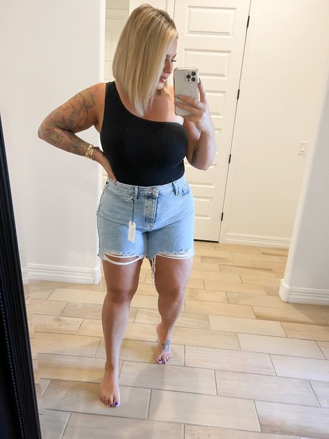 Vegas Fits, Summer Vegas Outfit, Boho Winter Outfits, Curvy Casual Outfits, Vegas Outfit, Stylish Summer Outfits, Body Suit Outfits, Shorts Outfit, Chic Outfit