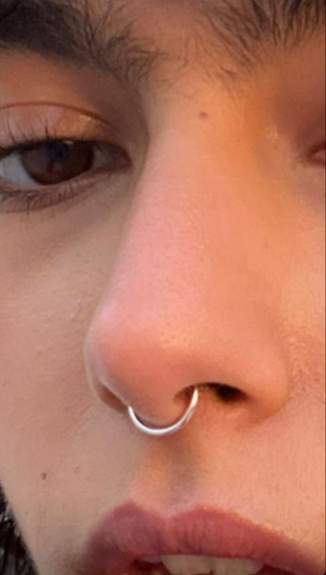 Orr Piercing, Piercings Bonitos, Cute Nose Piercings, Septum Hoop, Cool Ear Piercings, Face Piercings, Cool Piercings, Nose Piercing Jewelry, Cute Piercings