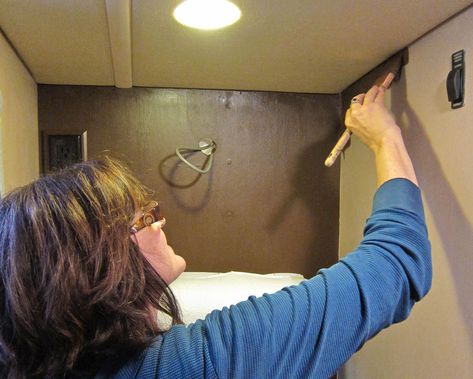 If you’re thinking about painting your vinyl-covered RV walls, but are concerned about getting paint to adhere to them – you’re not alone. Both vinyl and wood veneer walls are trickier to paint than standard wallboard, due to their slippery nature. They’re great for easy cleaning, but not so good for long-term paint adhesion. Our RV Interior & Painted Paint Rv, Rv Solar Power, Rv Makeover, Diy Rv, Rv Renovations, Camper Makeover, Camper Living, Camper Renovation, Rv Decor