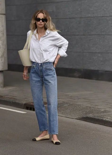 Oxford Shirt Outfit, Mode Old School, Anouk Yve, Ballet Flats Outfit, Chique Outfit, Style Casual Chic, Flats Outfit, Mode Ootd, Mode Inspo