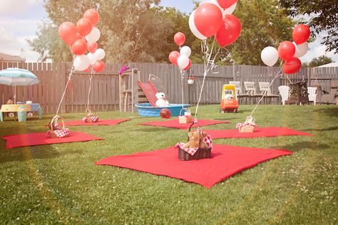 Chalkboard welcome signs, teddy bear baskets, watermelon sticks. Discover how to make your picnic party fun with minimal hassle. Watermelon Sticks, Summer Picnic Party, Picnic Birthday Party, Picnic Theme, Picnic Birthday, Teddy Bear Picnic, Festa Party, Picnic Party, Backyard Party