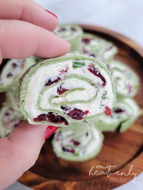 Cranberry Jalapeño Pinwheels, Cream Cheese Feta Cranberry Pinwheels, Cranberry Pinwheels Appetizers, Cranberry Pecan Pinwheels, Cranberry Jalepeno Pinwheels, Cranberry Roll Ups Cream Cheeses, Turkey And Cranberry Pinwheels, Christmas Appetizers Pinwheels, Christmas Pin Wheel Recipes