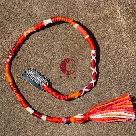 Jedi Braid, Thread Hair Wraps, Rock Bracelets, Boho Hair Wrap, Drake Photos, Cute Friendship Bracelets, Red Tone, Kawaii Hairstyles, Yellow Hair